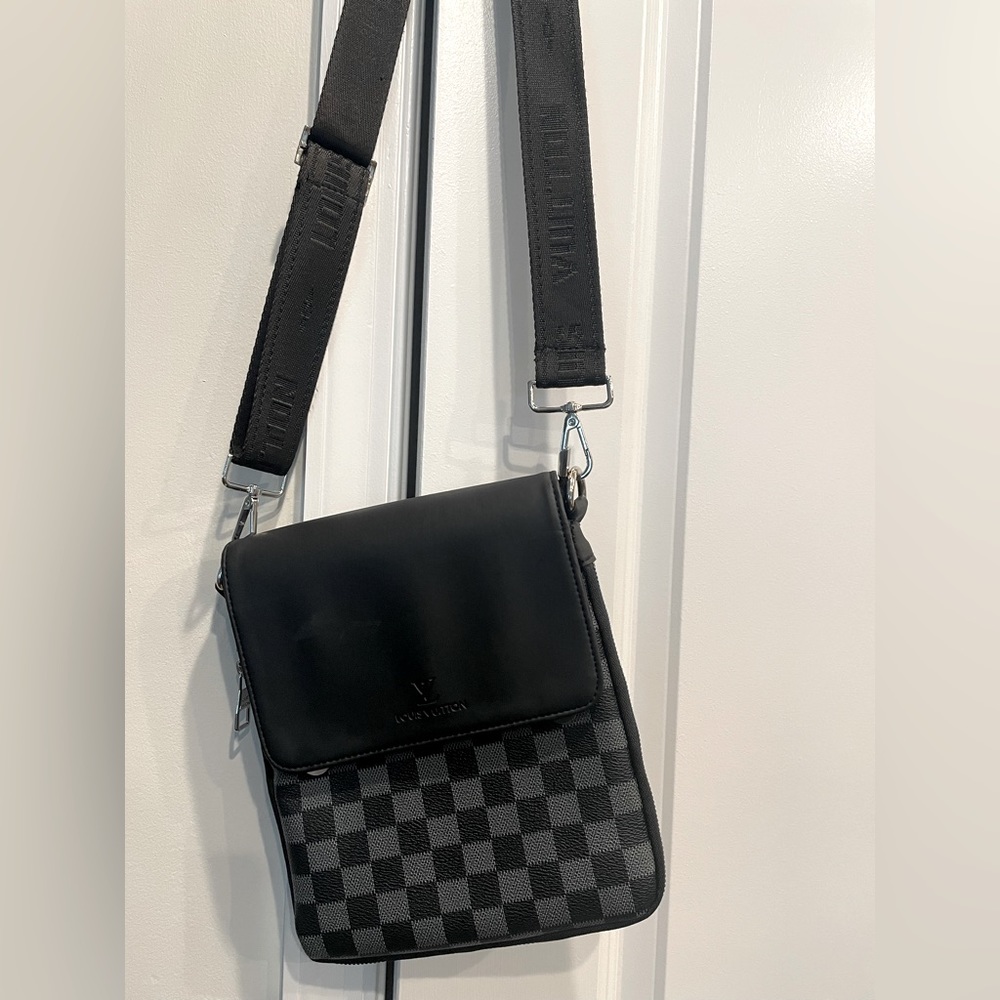 Authentic Louis Vuitton Shoulder bag